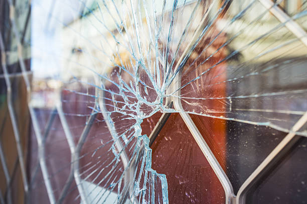 Peut-on inclure une impression personnalisée sur le verre lors d’un remplacement de vitrine à Lyon ?