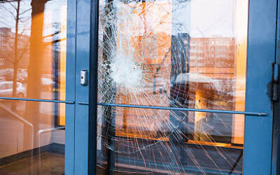 Peut-on demander un remplacement de vitrine à Lyon avec du verre retardateur d’effraction ?