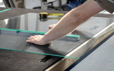 Est-ce qu’un artisan peut proposer une solution temporaire avant la réparation complète de la vitre ?